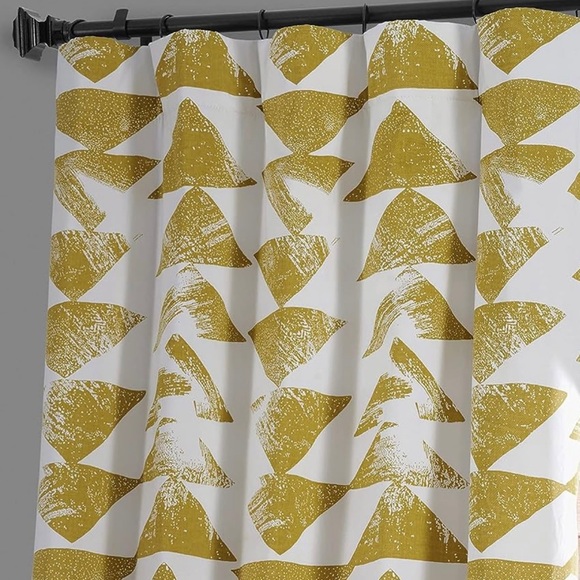 Stylish blackout curtains made with exceptional fabric! Curtains are 100% - Picture 3 of 7